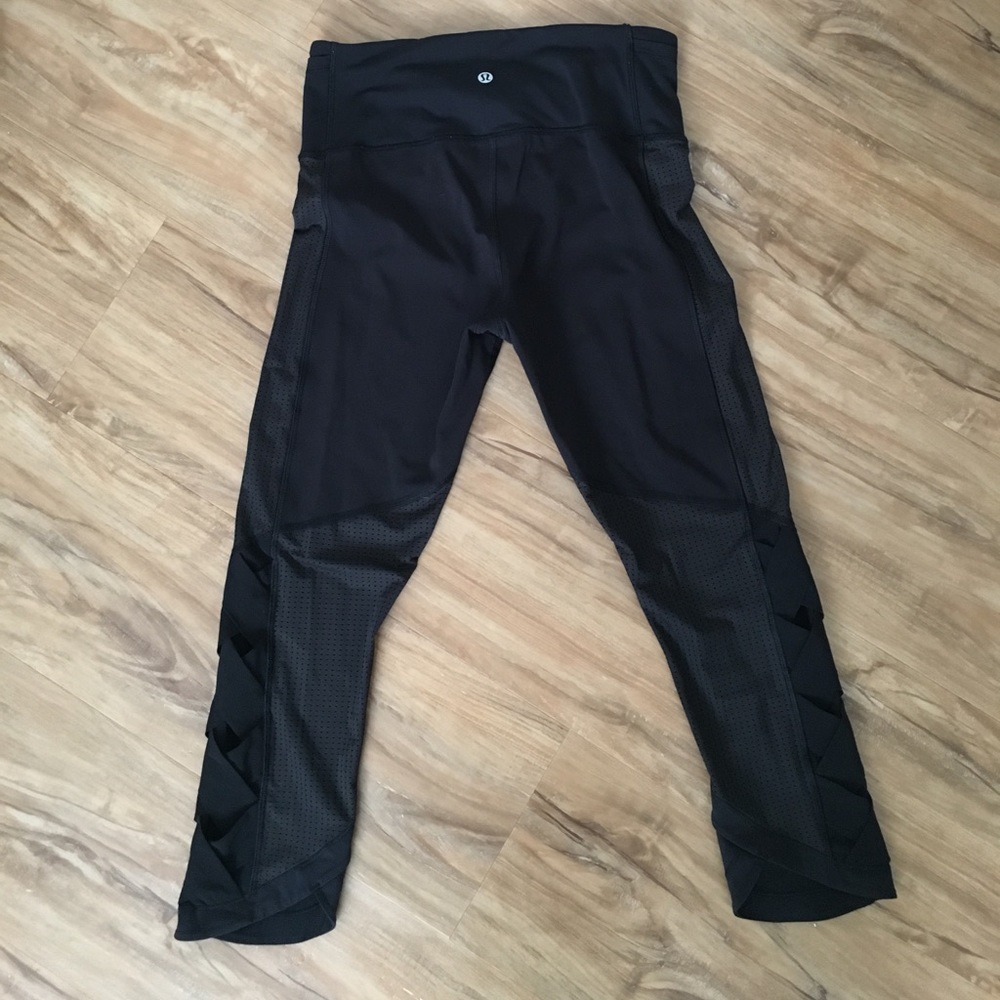 Lululemon var-city crop leggings Size 6